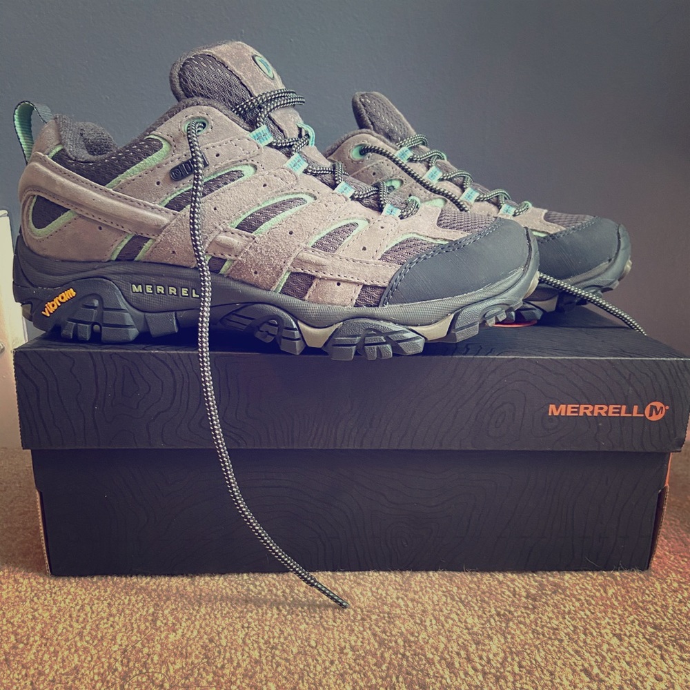 Merrell Moab 2 Waterproof Hiking Shoes *like new*